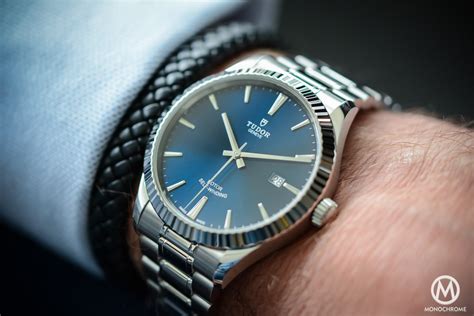 tudor style fluted bezel.